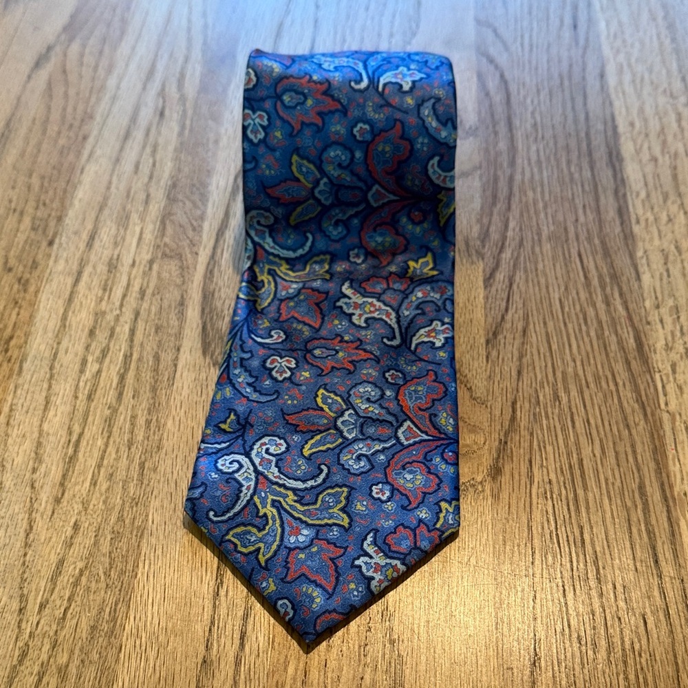 Blue Paisley Silk Tie - Men's Fashion Accessory